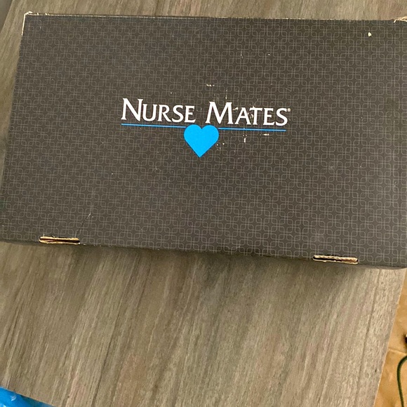 Nurse Mate Shoes - Picture 2 of 6